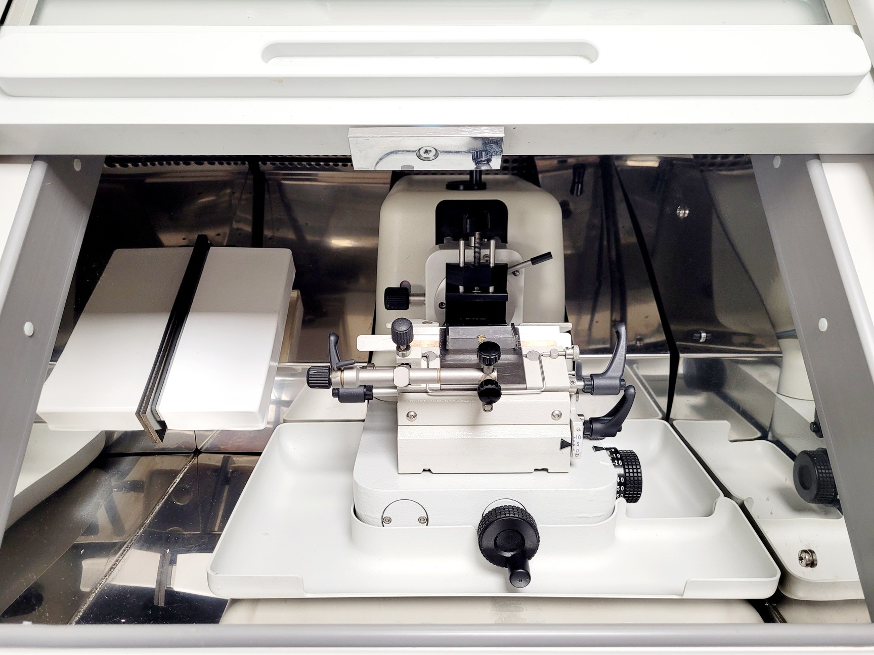 Image of Bright Model OTF6000 Cryostat w/ 2x Cryo-m-bed, 7 x Object Holders & Accessories