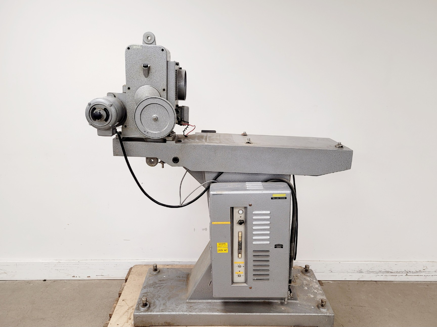 Image of Zeiss Ikon Favorit 16B 16mm Cinema Projector System with Arc/Xenon Lamp Setup