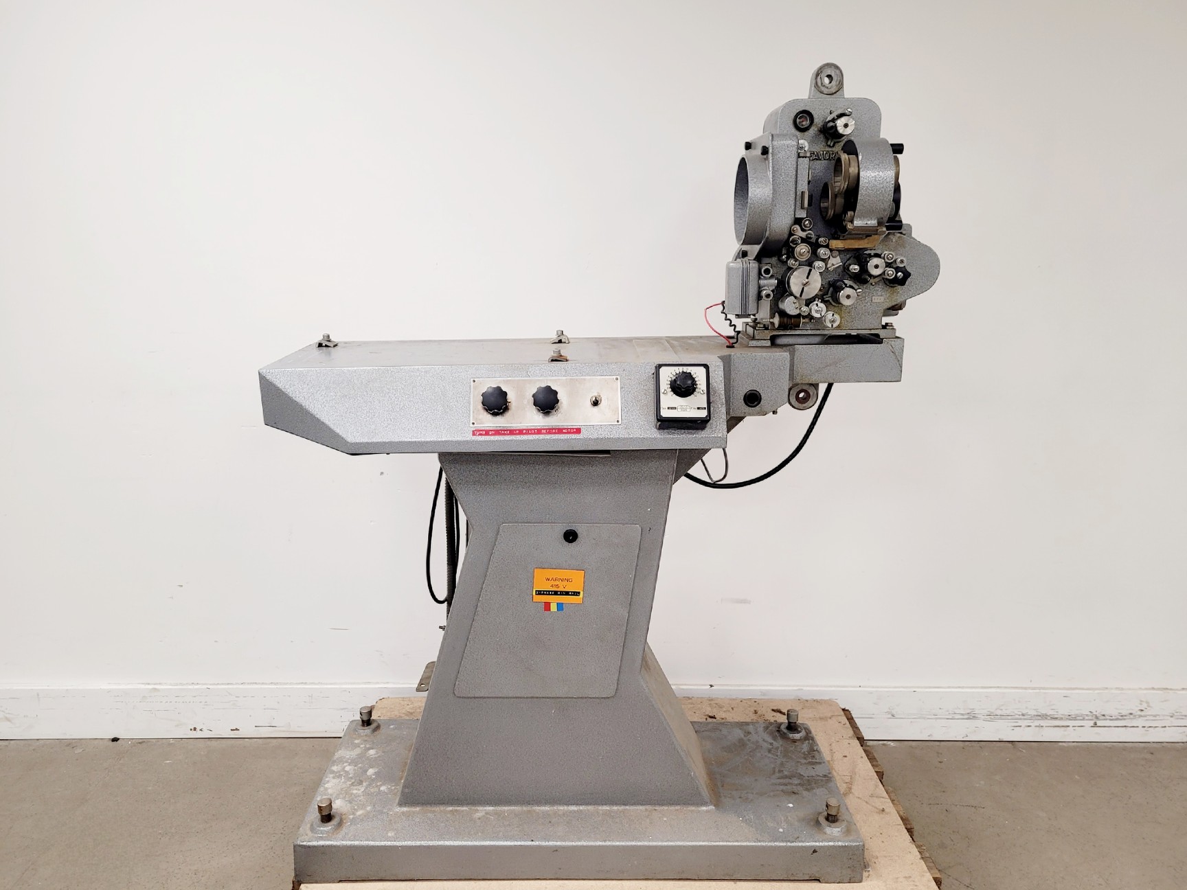 Image of Zeiss Ikon Favorit 16B 16mm Cinema Projector System with Arc/Xenon Lamp Setup