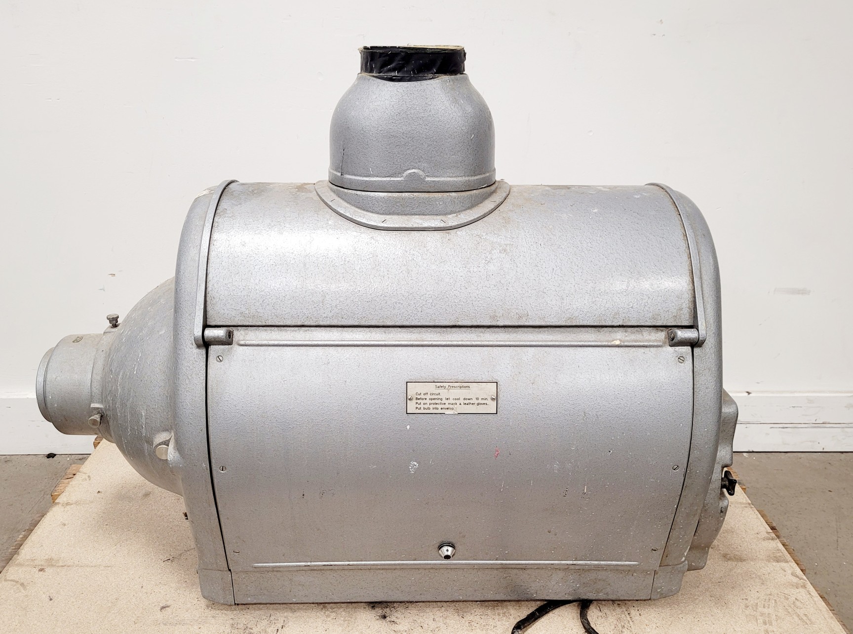 Image of Zeiss Ikon Favorit 16B 16mm Cinema Projector System with Arc/Xenon Lamp Setup