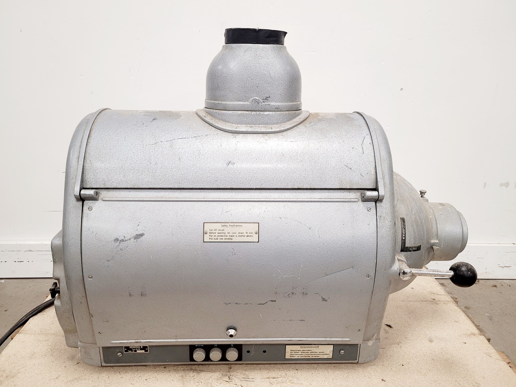 Image of Zeiss Ikon Favorit 16B 16mm Cinema Projector System with Arc/Xenon Lamp Setup