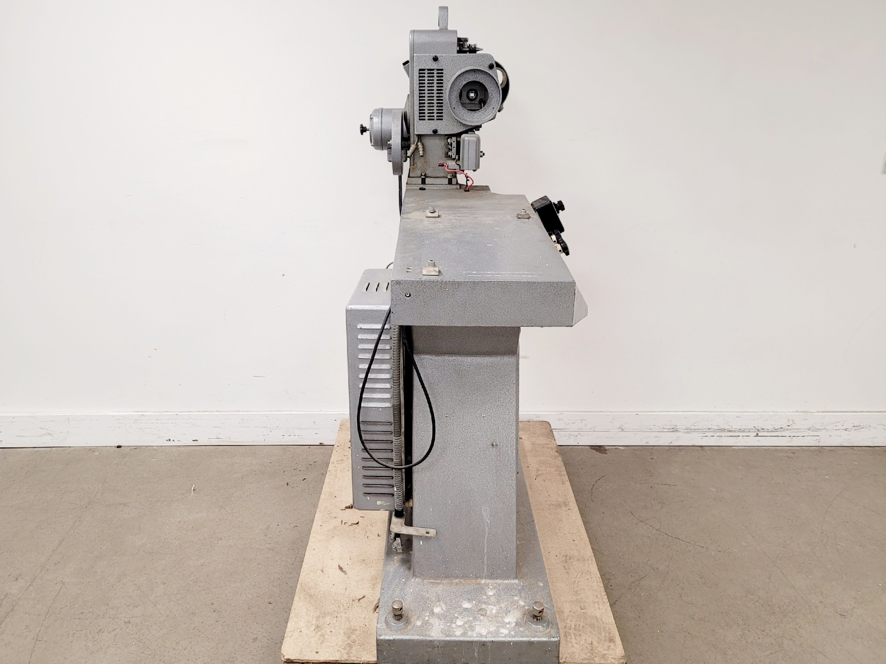 Image of Zeiss Ikon Favorit 16B 16mm Cinema Projector System with Arc/Xenon Lamp Setup