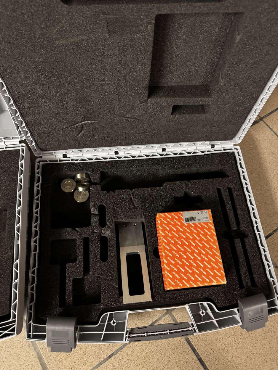 Image of Ovizio Bioreactor Microscope System (2014) w/ Accessories & Transport Cases Lab