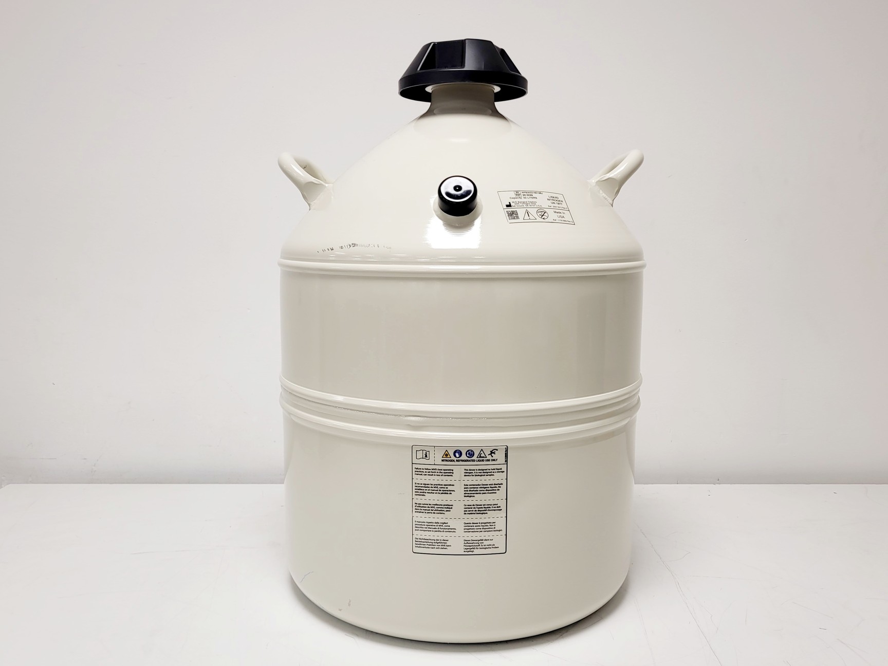 Image of MVE Biological Solutions Lab 30 32l Liquid Nitrogen Dewar
