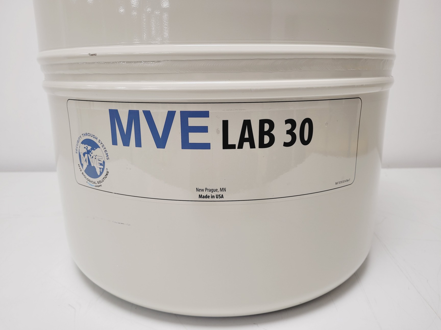Image of MVE Biological Solutions Lab 30 32l Liquid Nitrogen Dewar