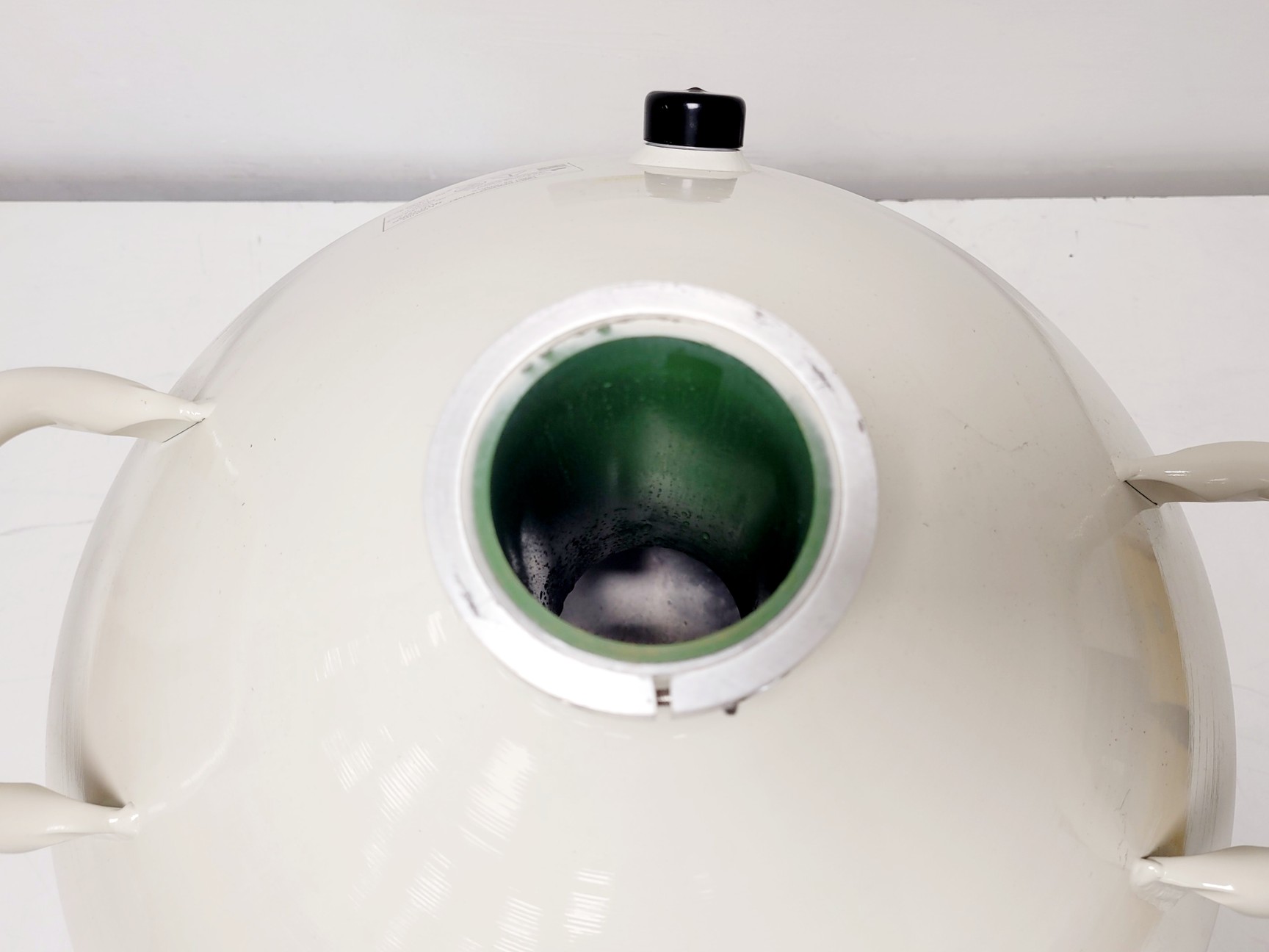 Image of MVE Biological Solutions Lab 30 32l Liquid Nitrogen Dewar