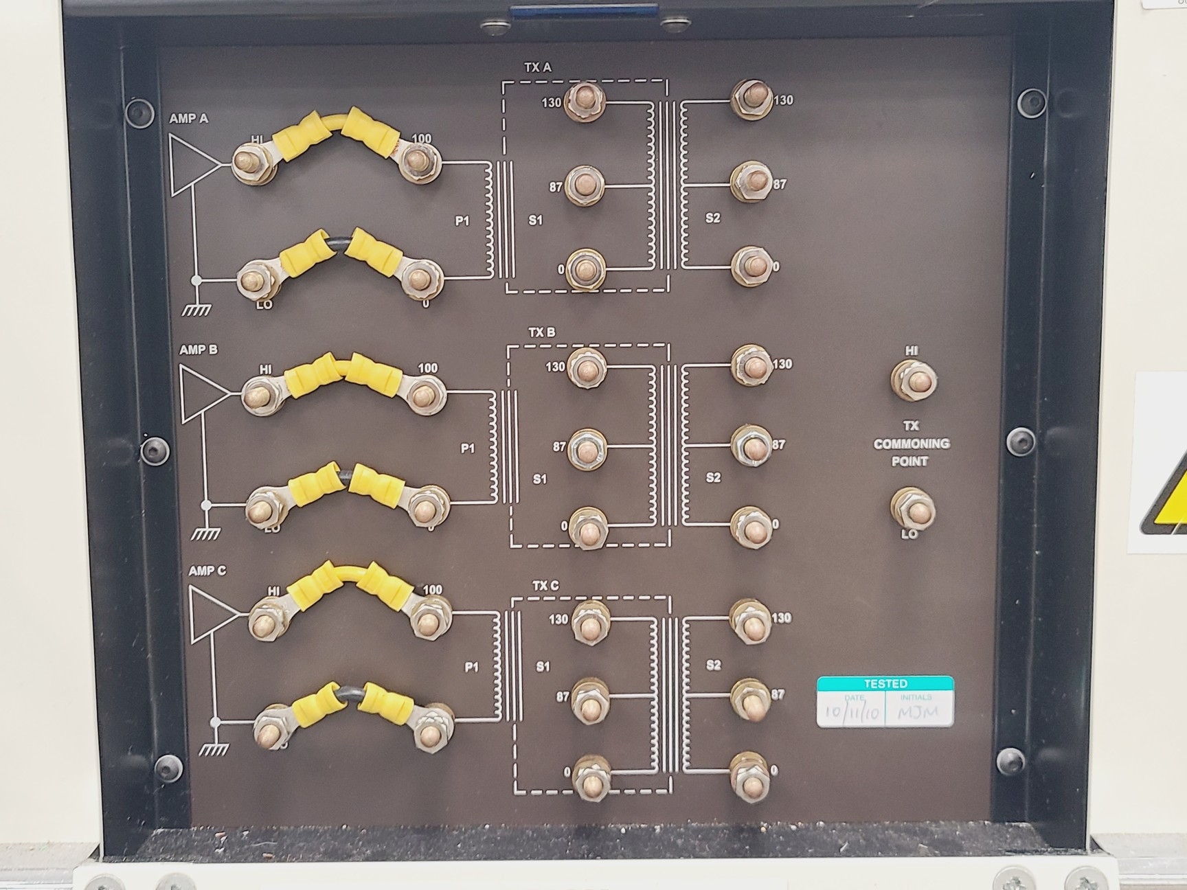 Image of Analogue Crown Power Amplification Unit Model 9069 and 2 x 9089
