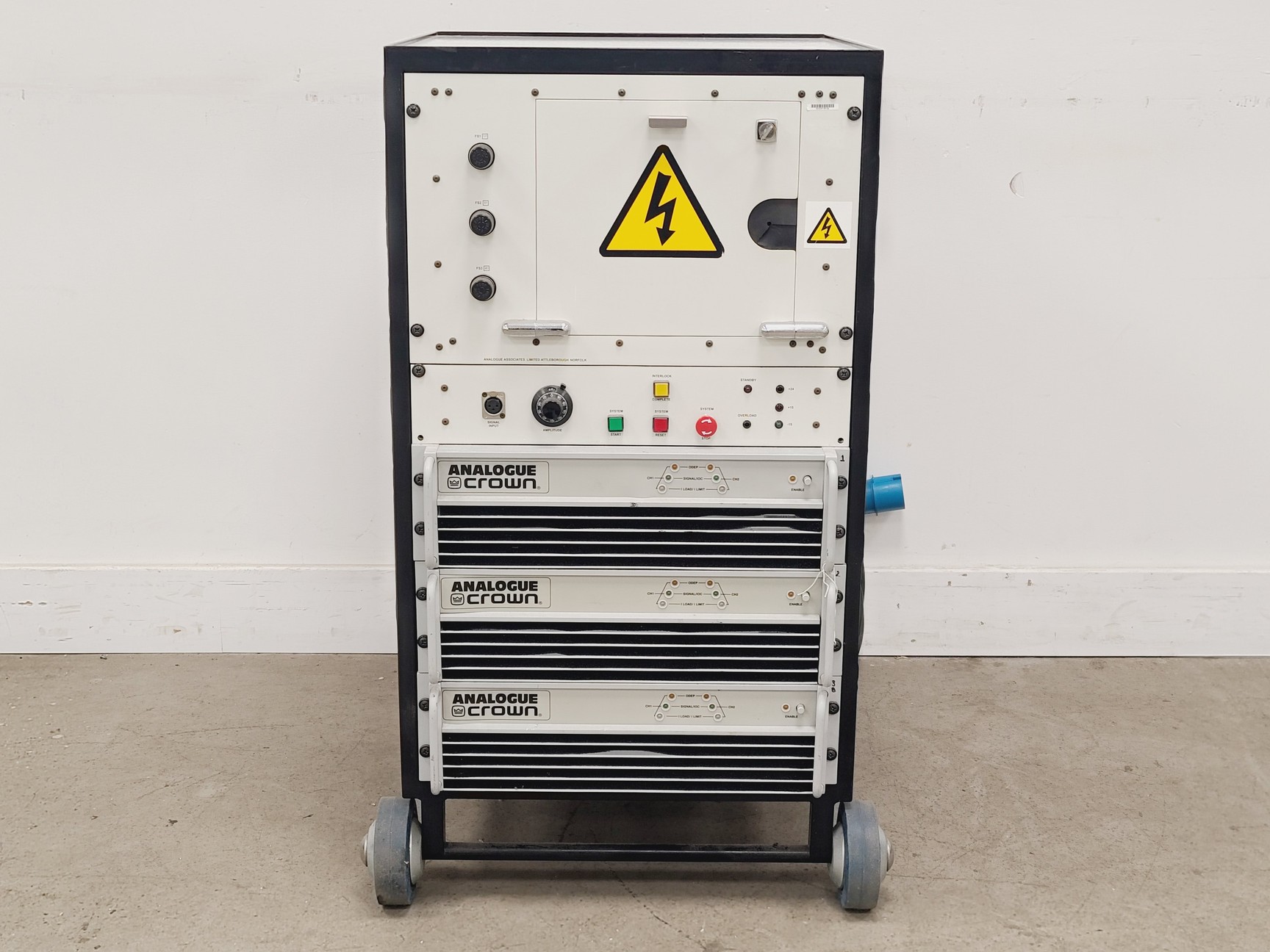 Image of Analogue Crown Power Amplification Unit Model 9069 and 2 x 9089