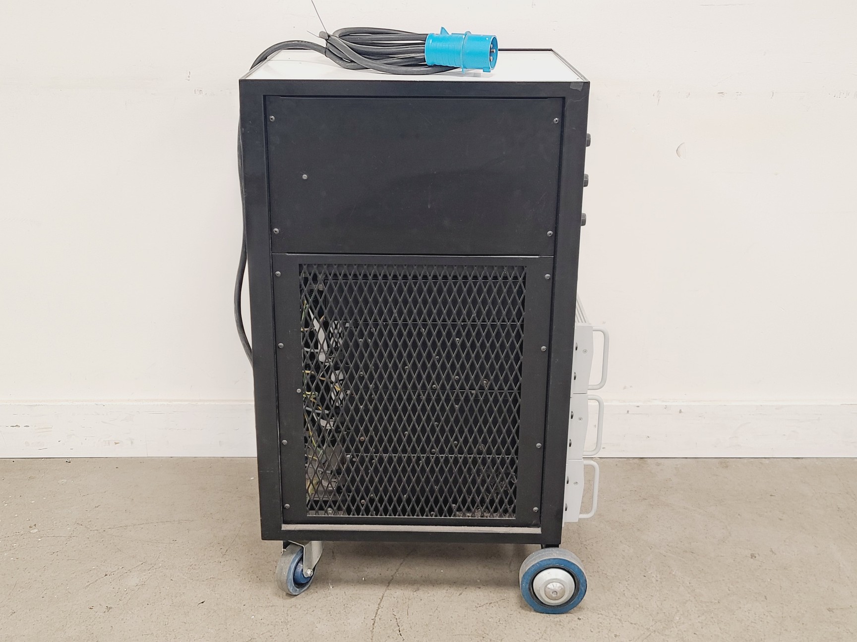 Image of Analogue Crown Power Amplification Unit Model 9069 and 2 x 9089