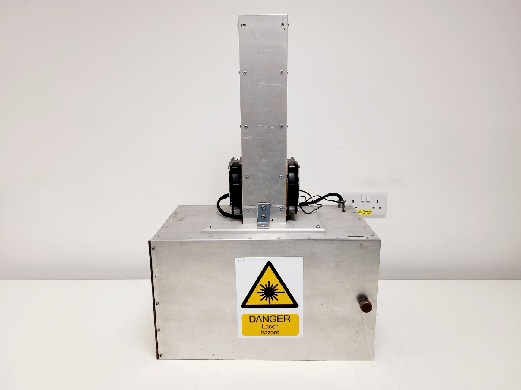 Image of SYNRAD Model J48-1 30-32VDC CO2 Laser Fan Cooled in Metal Housing Class 3+