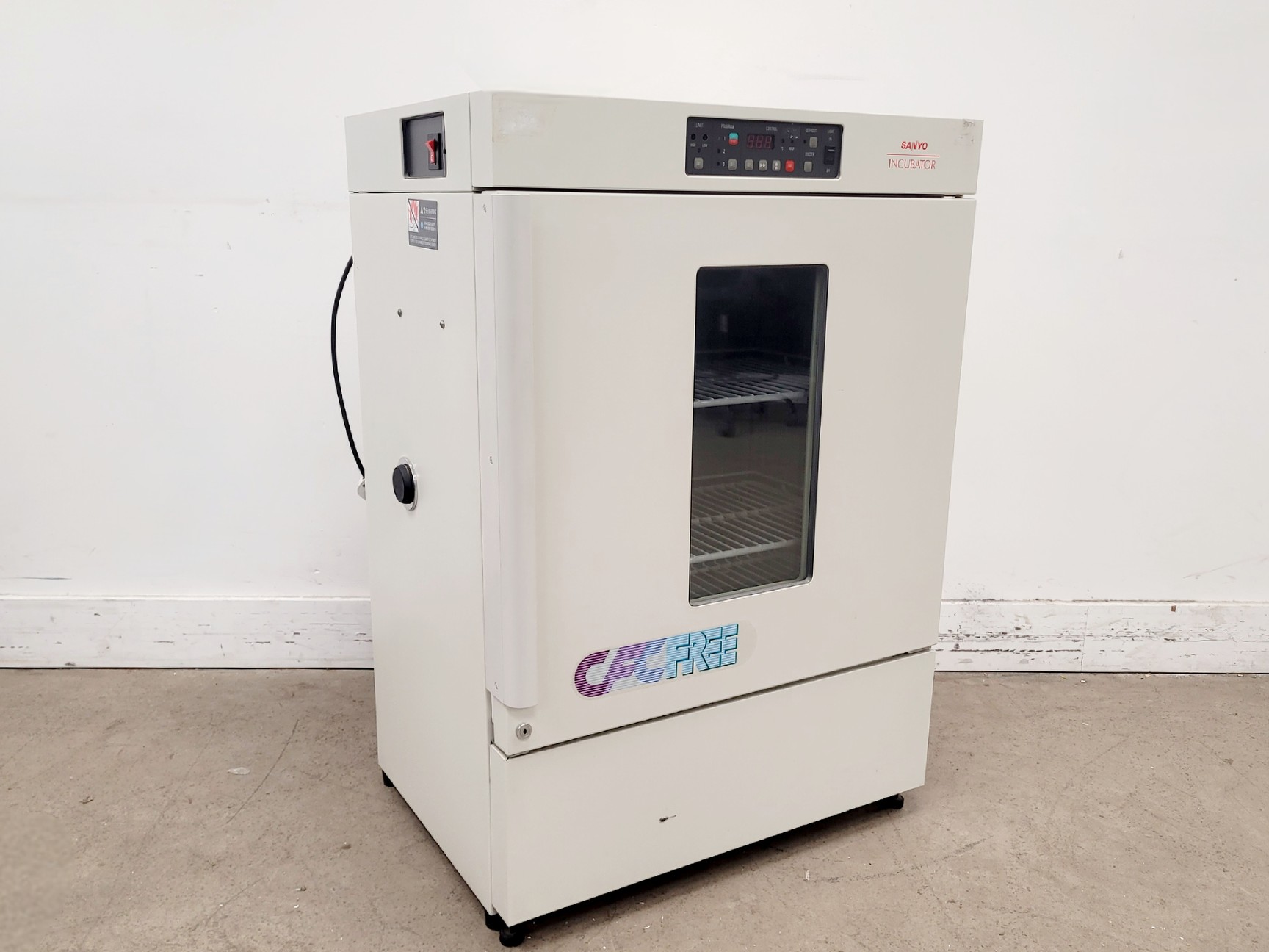 Image of Sanyo MIR-153 Refrigerated Incubator Lab