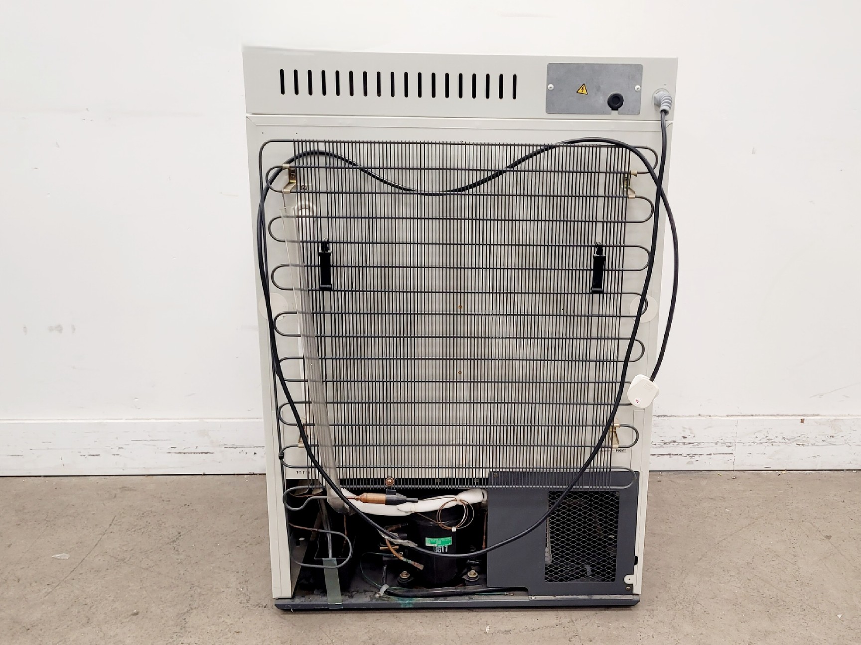 Image of Sanyo MIR-153 Refrigerated Incubator Lab