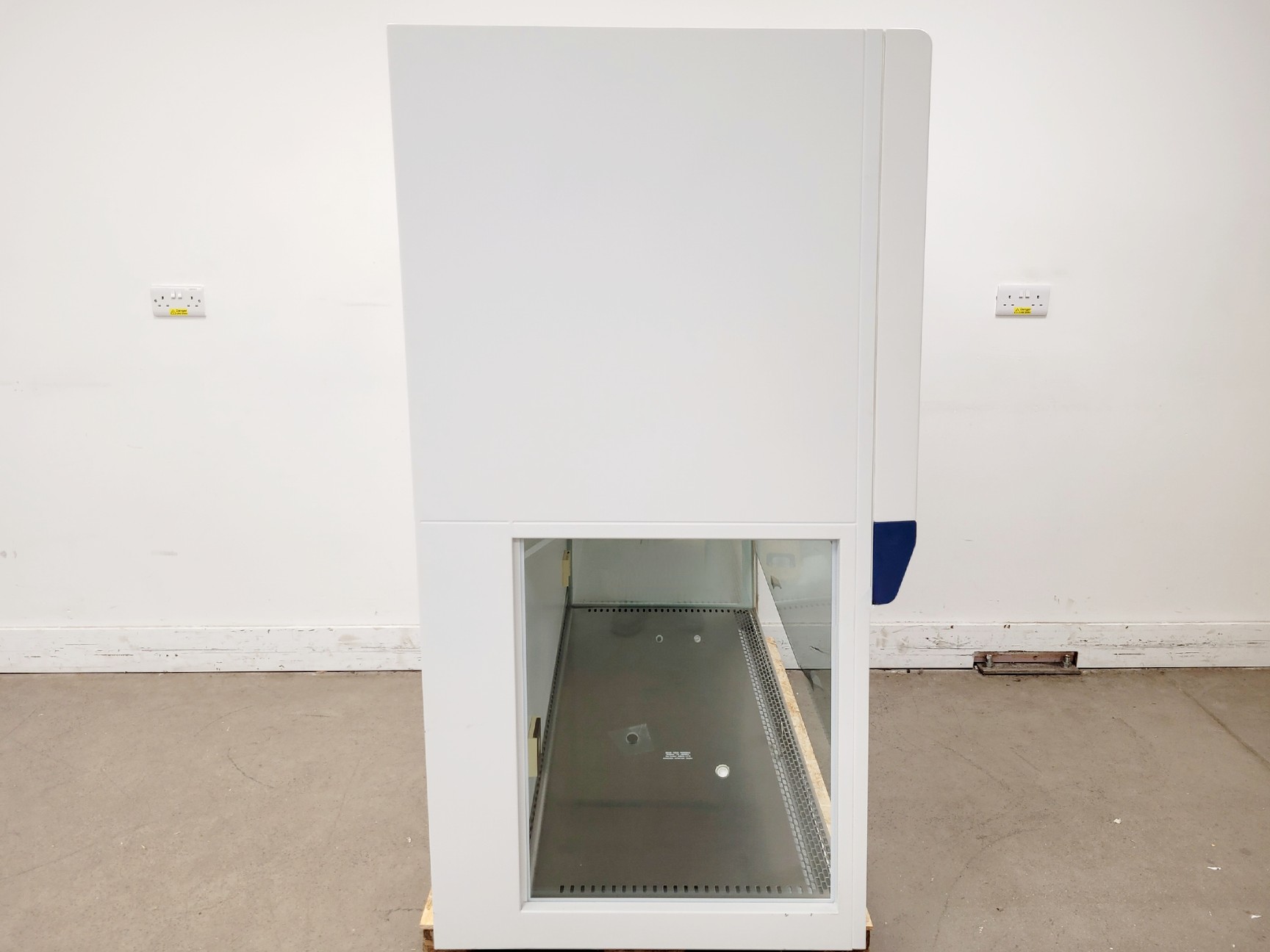 Image of ESCO Airstream AC2-9G1 Class II Biohazard Safety Cabinet w/ Stand