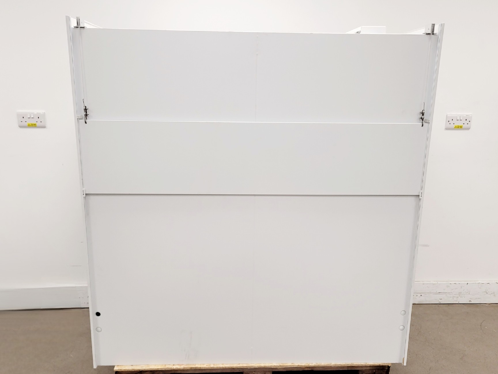 Image of Esco Airstream Duo AC2-4G8 Class II BSC Safety Cabinet Lab