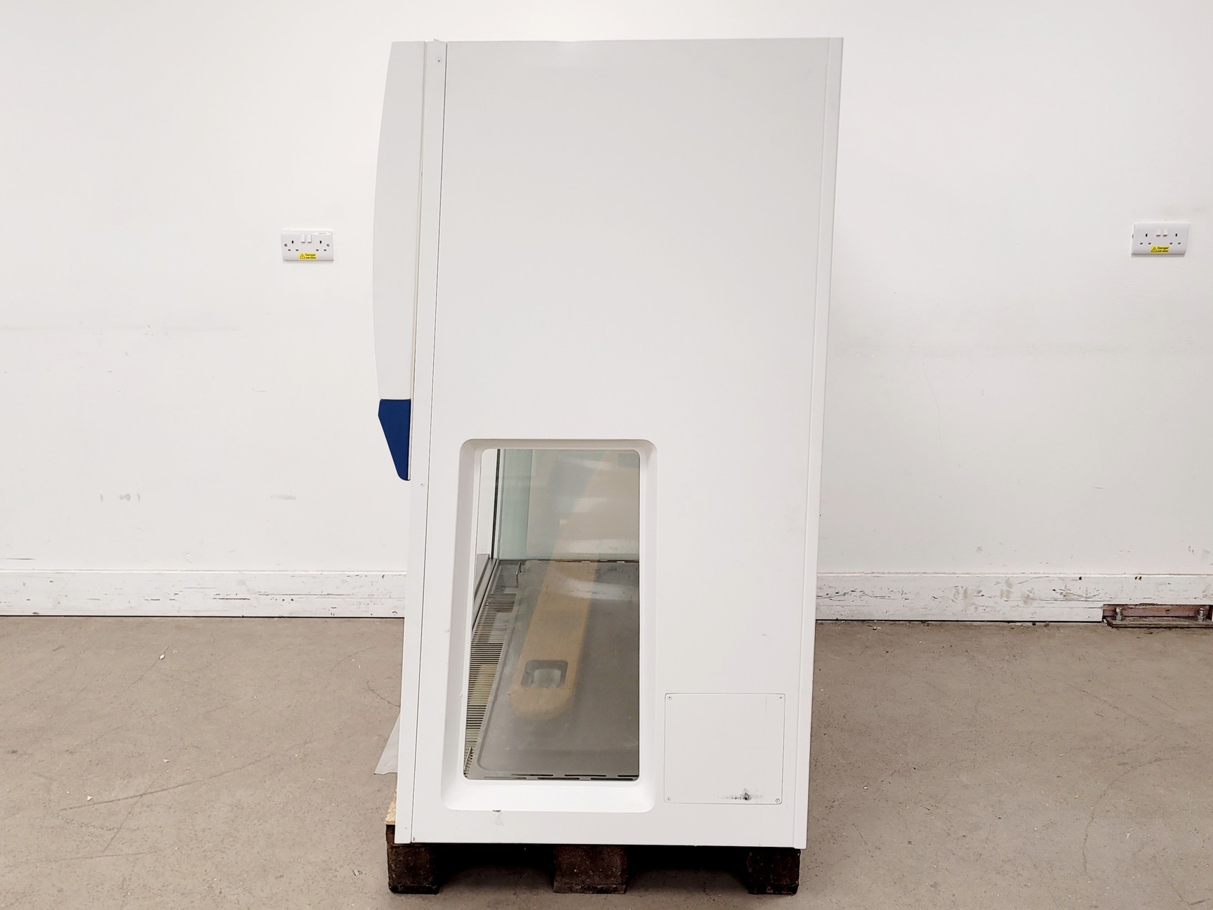 Image of Esco Airstream Duo AC2-4G8 Class II BSC Safety Cabinet Lab