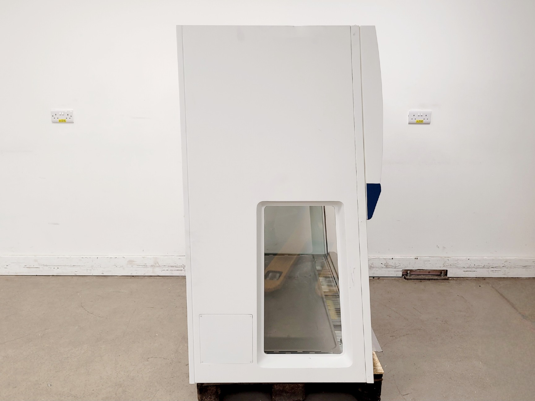 Image of Esco Airstream Duo AC2-4G8 Class II BSC Safety Cabinet Lab