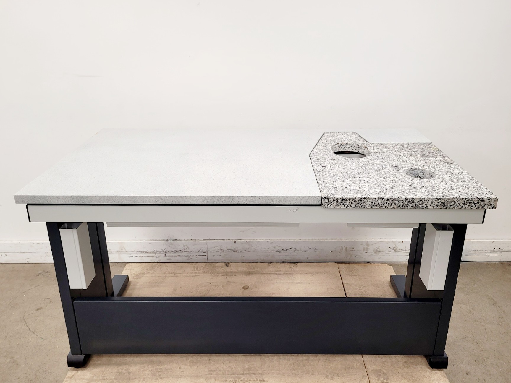 Image of Zeiss Confocal Microscope Marble Top Isolation Table Lab