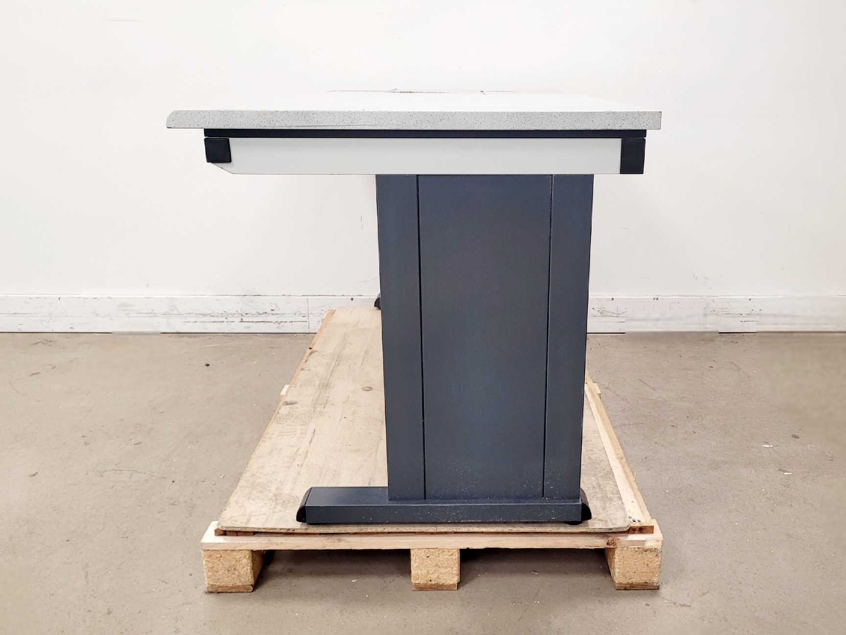 Image of Zeiss Confocal Microscope Marble Top Isolation Table Lab