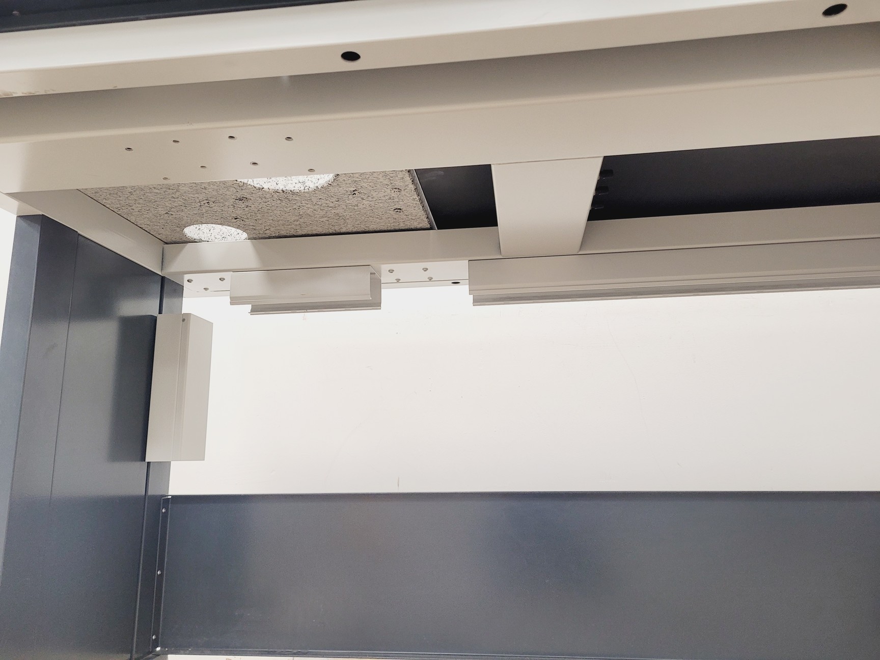 Image of Zeiss Confocal Microscope Marble Top Isolation Table Lab