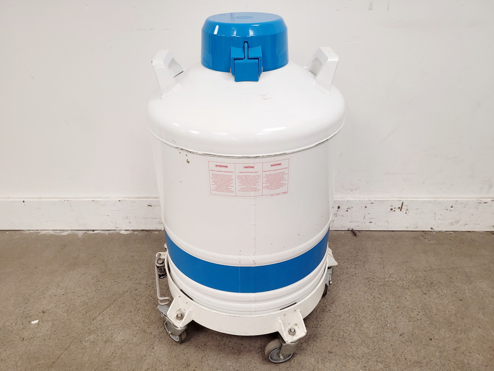 Image of Air Liquide GT38 Liquid Nitrogen Dewar w/ 6 x Storage Cylinder Lab