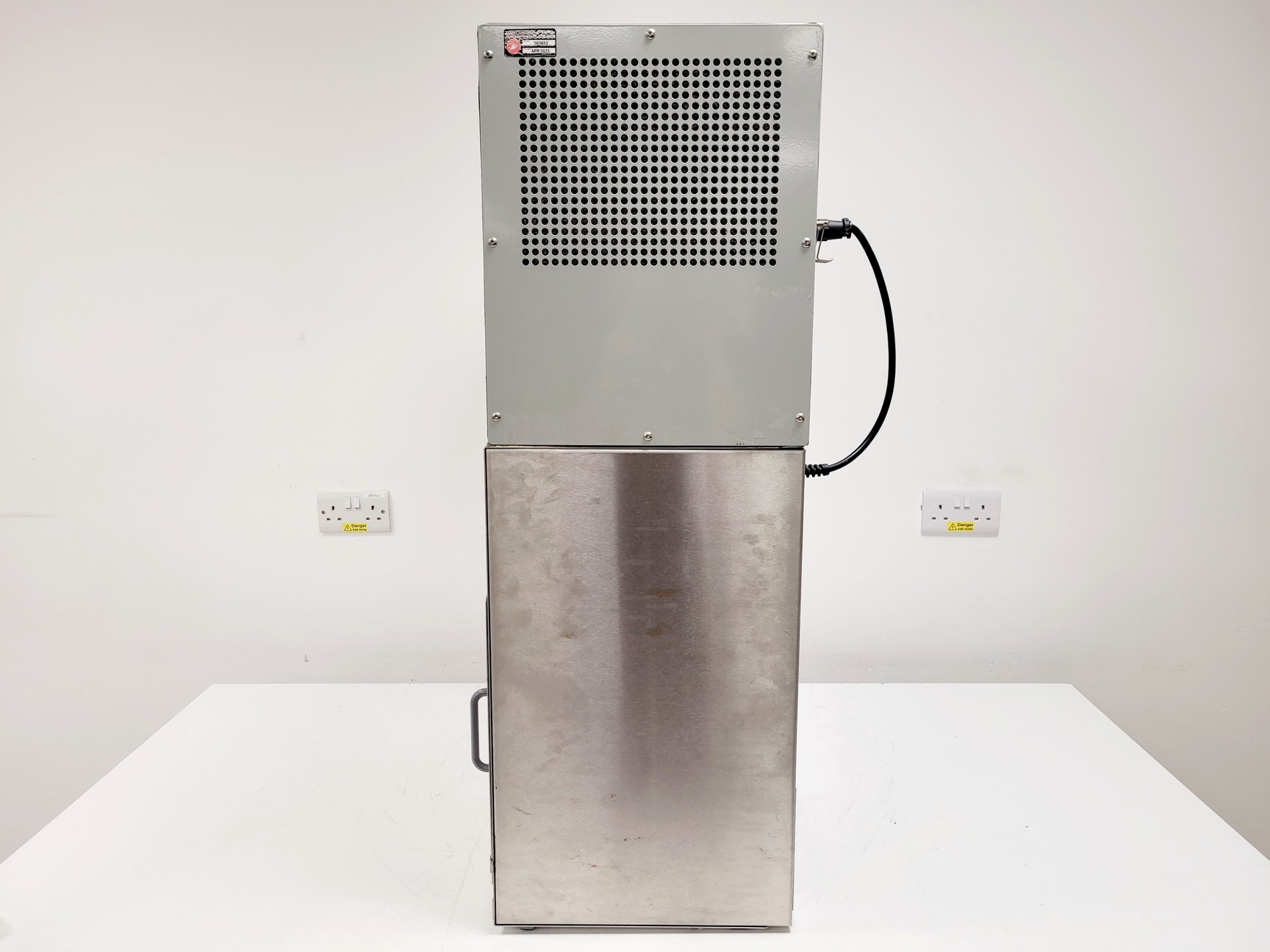 Image of Holten LaminAir HV Mini PCR Workstation w/ Pipettes Lab
