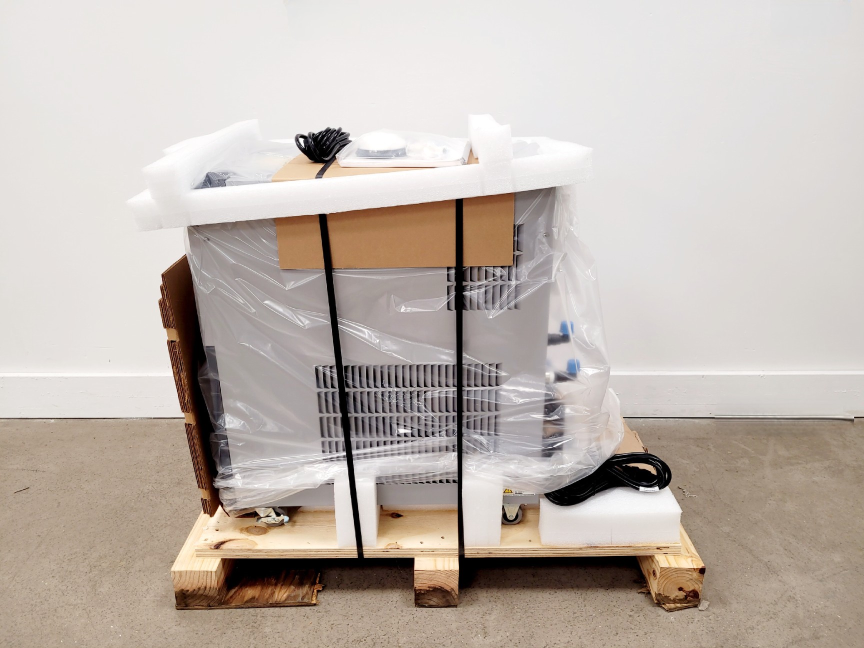 Image of ThermoFisher Neslab ThermoFlex2500 Recirculating Chiller (2024)  Lab
