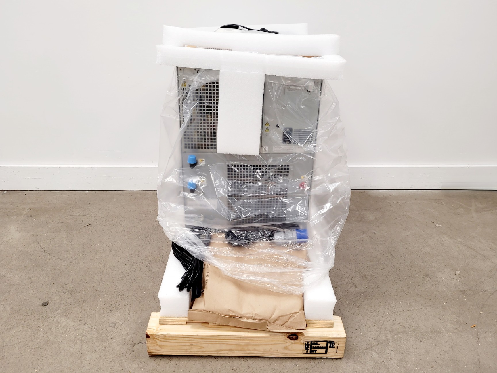 Image of ThermoFisher Neslab ThermoFlex2500 Recirculating Chiller (2024)  Lab