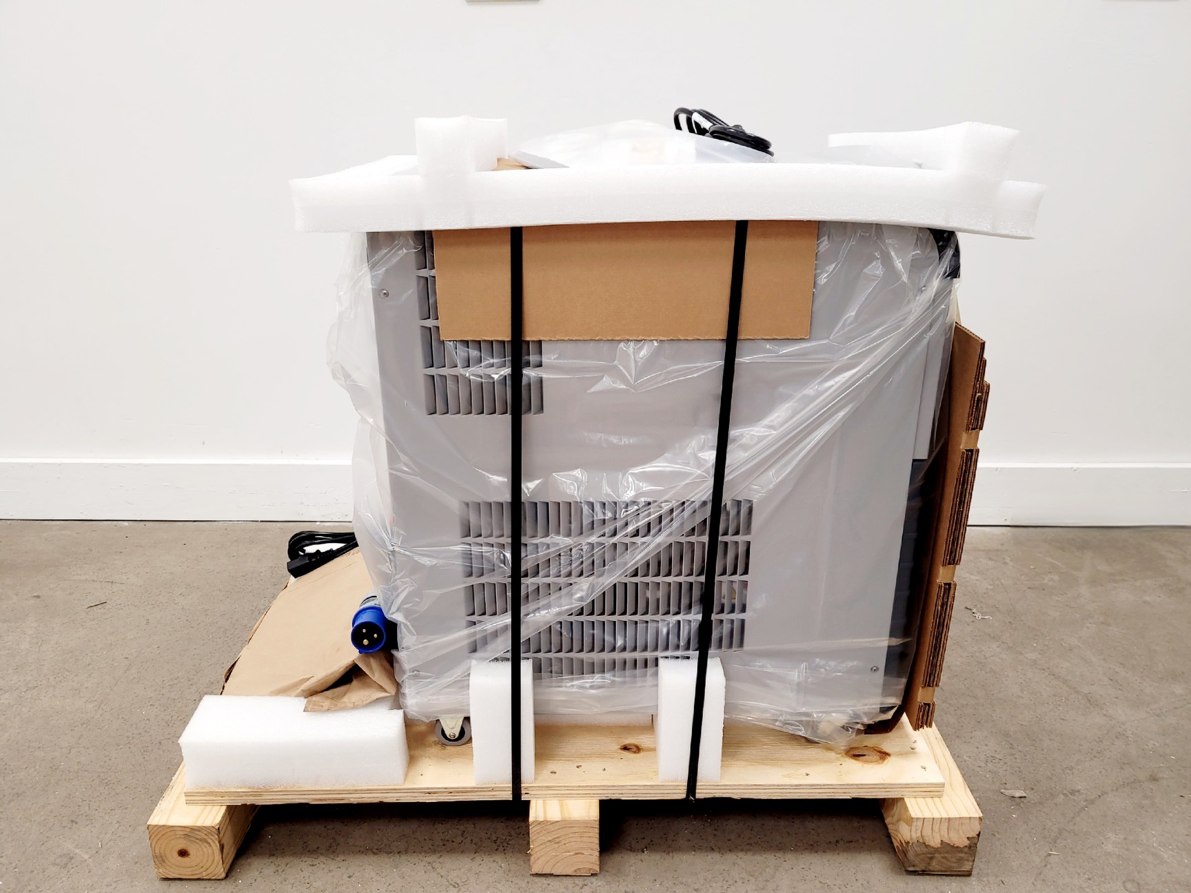 Image of ThermoFisher Neslab ThermoFlex2500 Recirculating Chiller (2024)  Lab