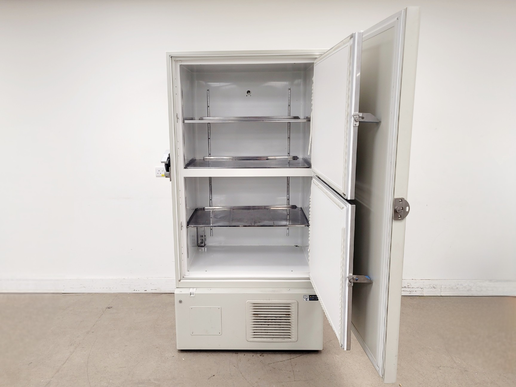 Image of Sanyo MDF-U72V Ultra Low Temperature Freezer -80ºc Lab