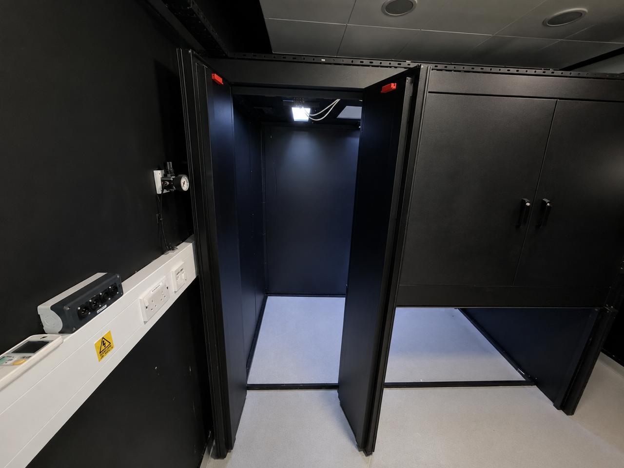 Image of THORLABS HEPA Filtered Environmental Chamber 275 x 150 x 225cm