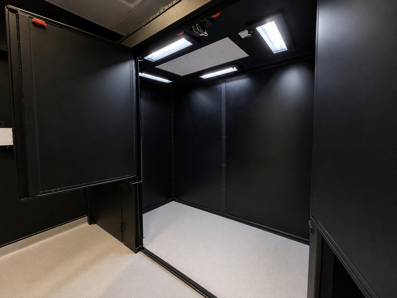 Image of THORLABS HEPA Filtered Environmental Chamber 275 x 150 x 225cm