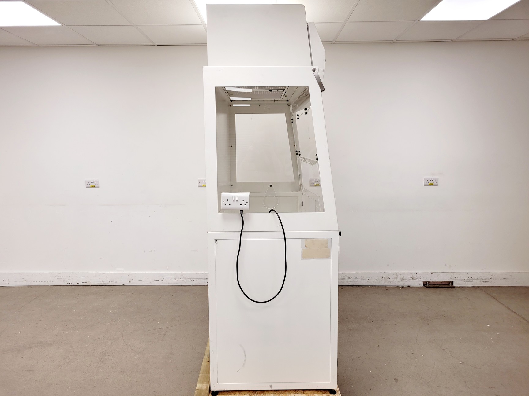 Image of Monmouth Scientific Circulaire 1800 Laminar Flow Cabinet Lab