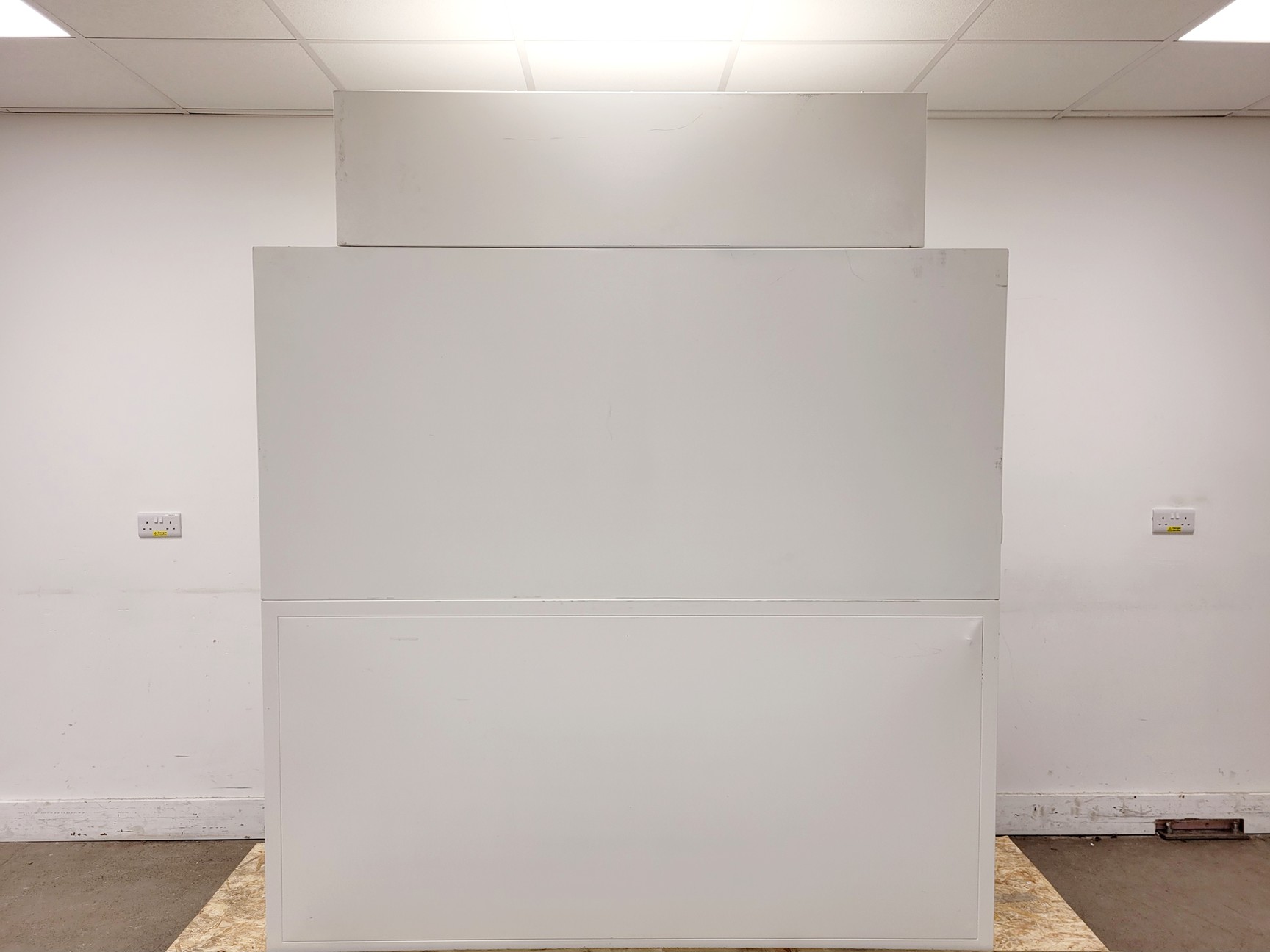 Image of Monmouth Scientific Circulaire 1800 Laminar Flow Cabinet Lab
