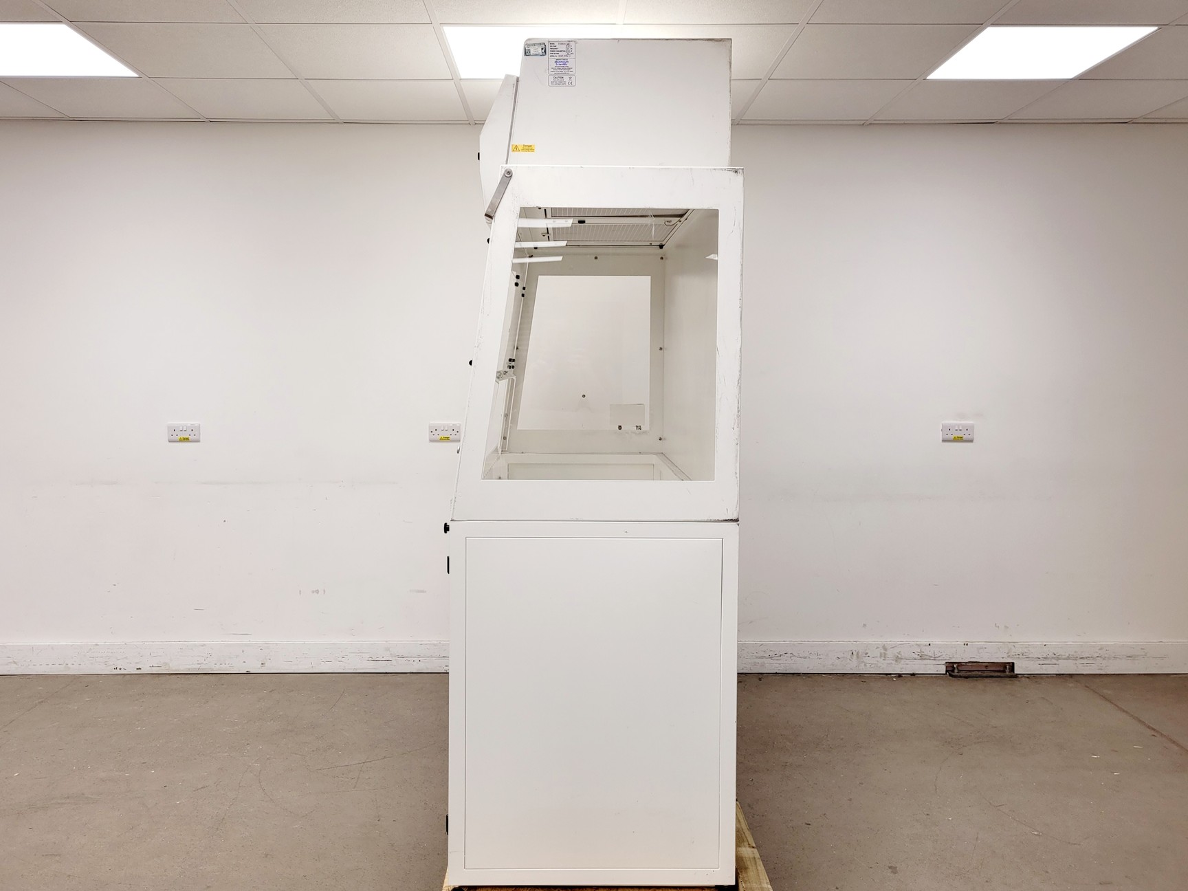 Image of Monmouth Scientific Circulaire 1800 Laminar Flow Cabinet Lab
