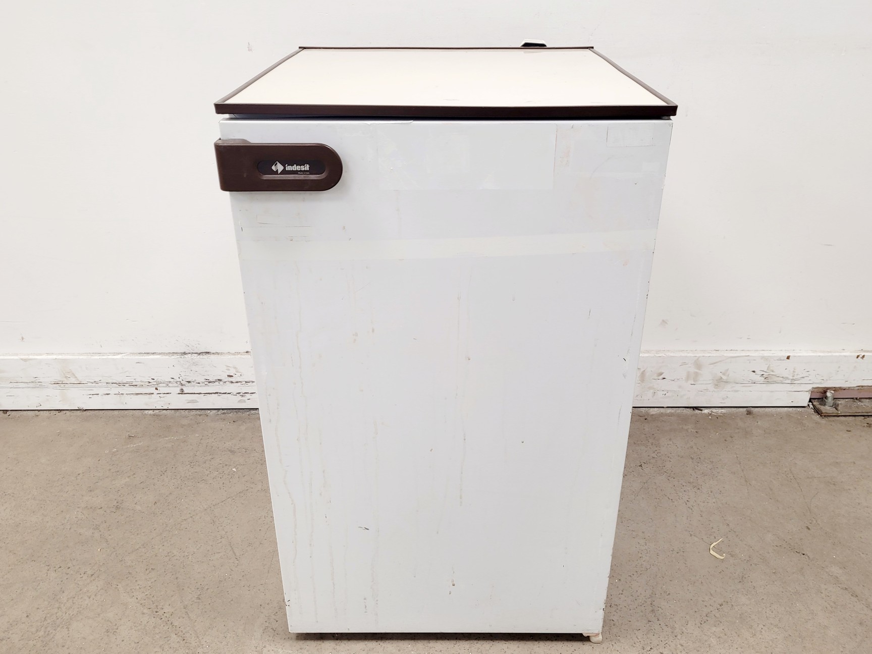 Image of Indesit Under Counter Refrigerator Lab