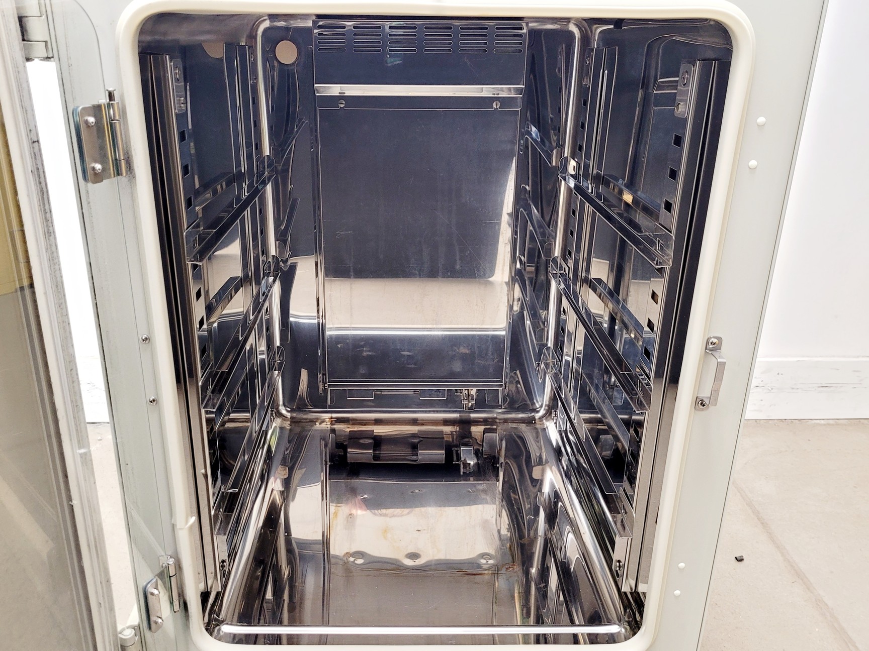 Image of Sanyo MCO-18AIC(UV) CO2 Incubator