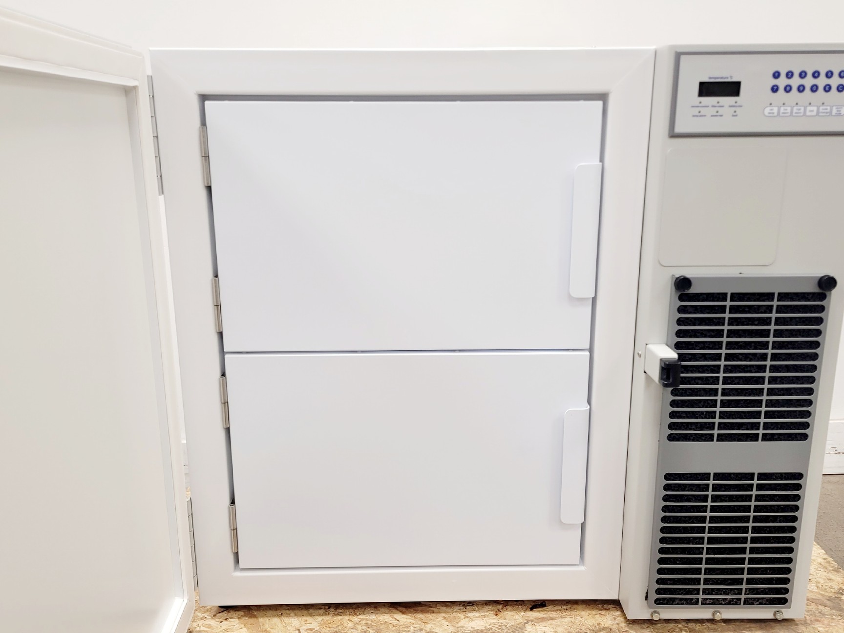 Image of Eppendorf CryoCube F101h-86 Ultra-Low Temperature Freezer Lab