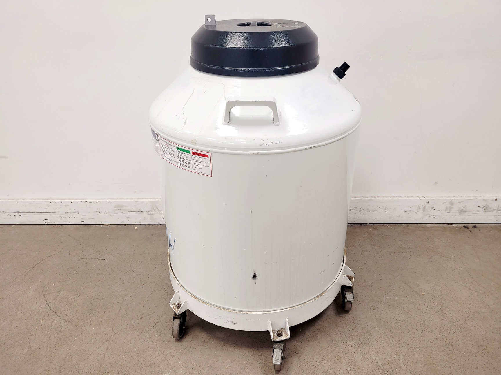 Image of BoroLabs GT140 Liquid Nitrogen Dewar w/ 6 x Storage Racks Lab