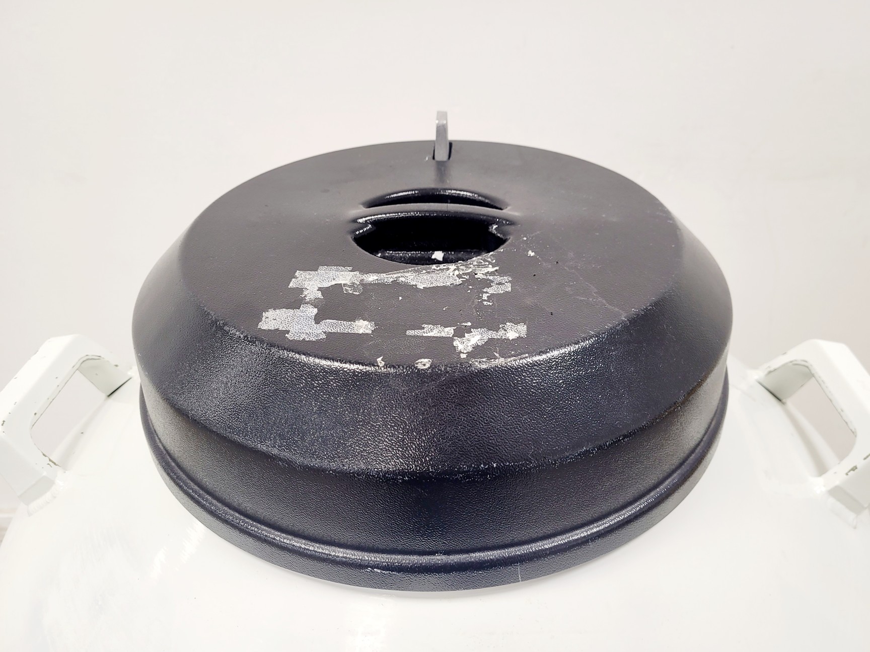 Image of BoroLabs GT140 Liquid Nitrogen Dewar w/ 6 x Storage Racks Lab