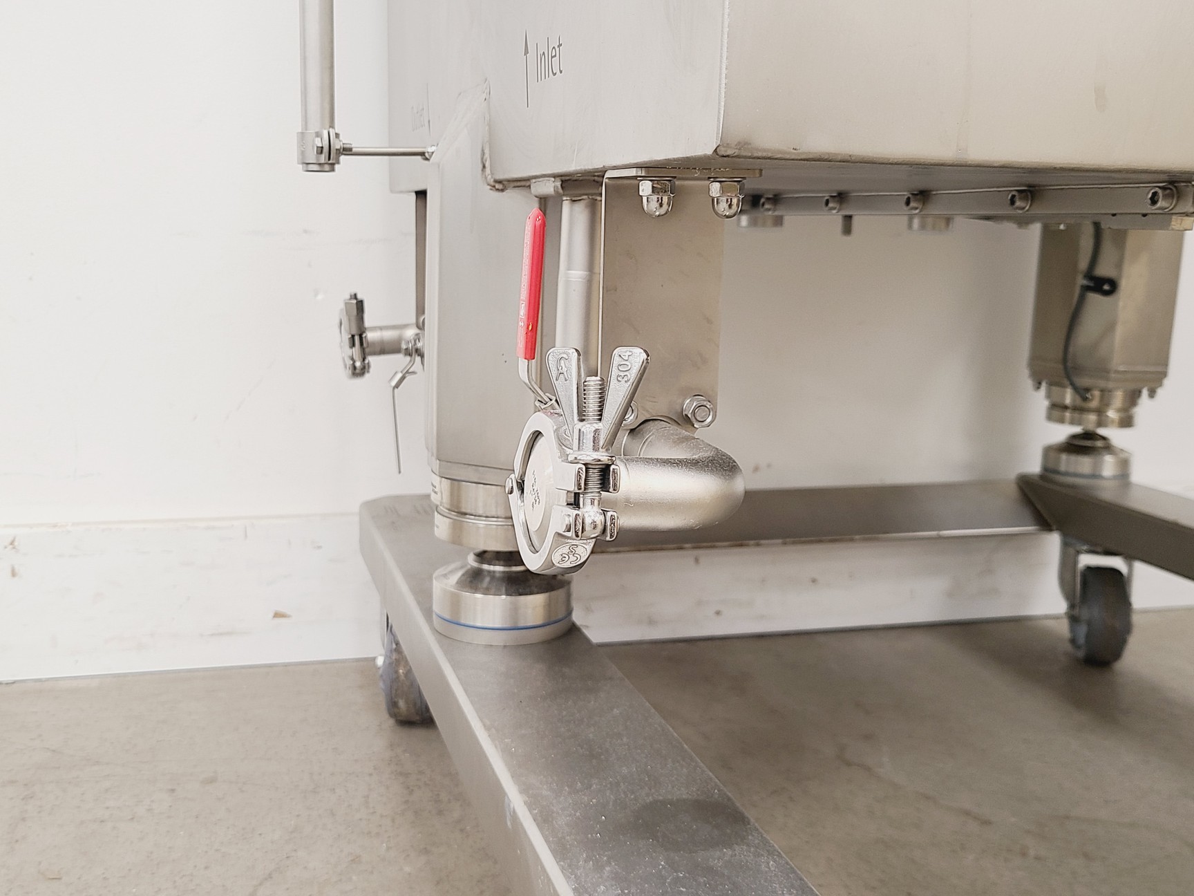 Image of Sartorius Stedim Biotech Pallet Tank for Mixing Base Module EU 200L w/ Combics 1