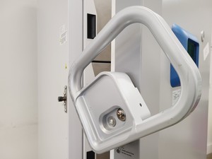 Thumbnail image of Thermo Scientific HeraFreeze HDE Series Ultra-Low Temperature Freezer HDE40086FV