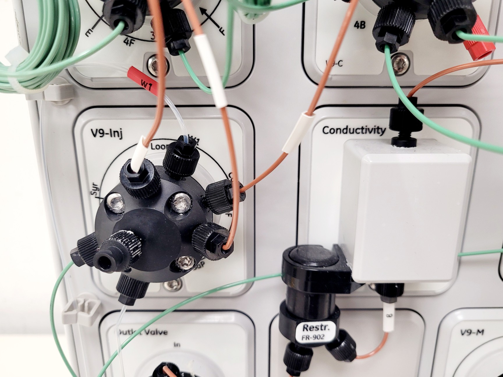 Image of ÄKTA Pure Fast Protein Liquid Chromatography System FPLC Lab