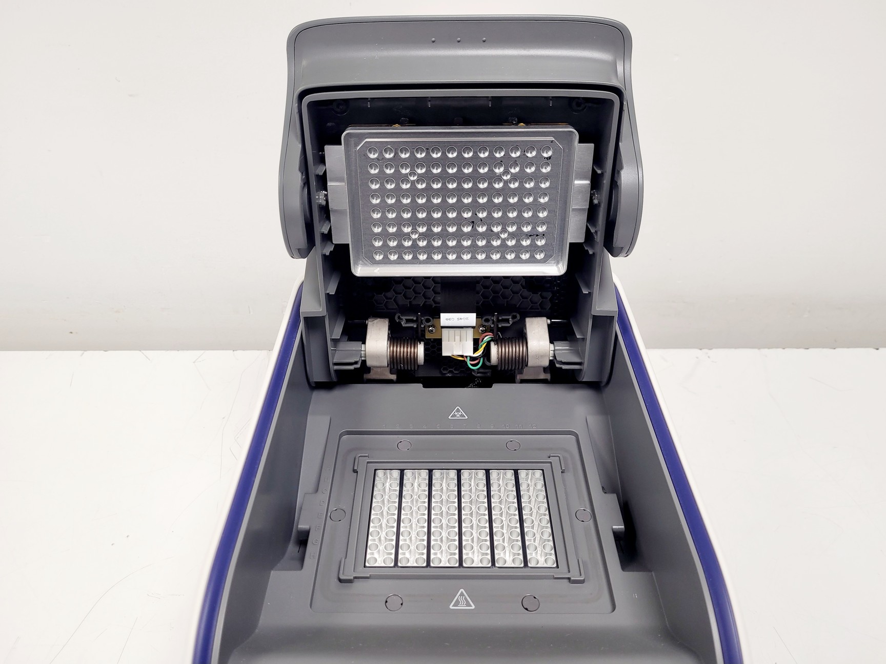 Image of Applied Biosystems VeritiPro 96-Well Thermal Cycler Model 7394