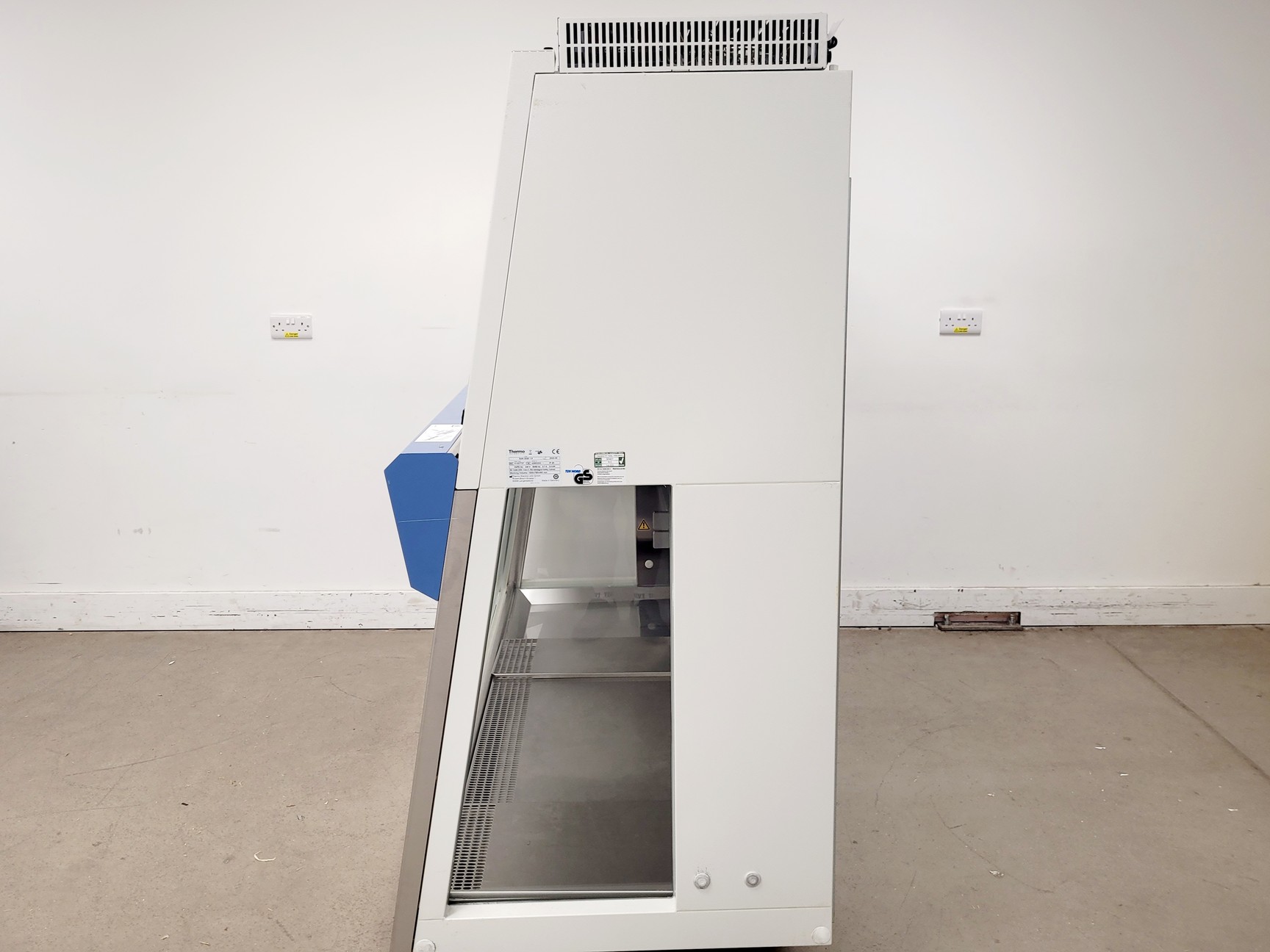 Image of Thermo Scientific Safe 2020 Model 1.8 Class 2 Biological Safety Cabinet w/ Stand