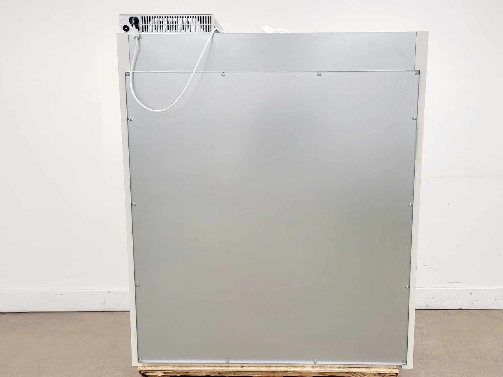 Image of Thermo Scientific Safe 2020 Model 1.2 Class 2 Biological Safety Cabinet w/ Stand
