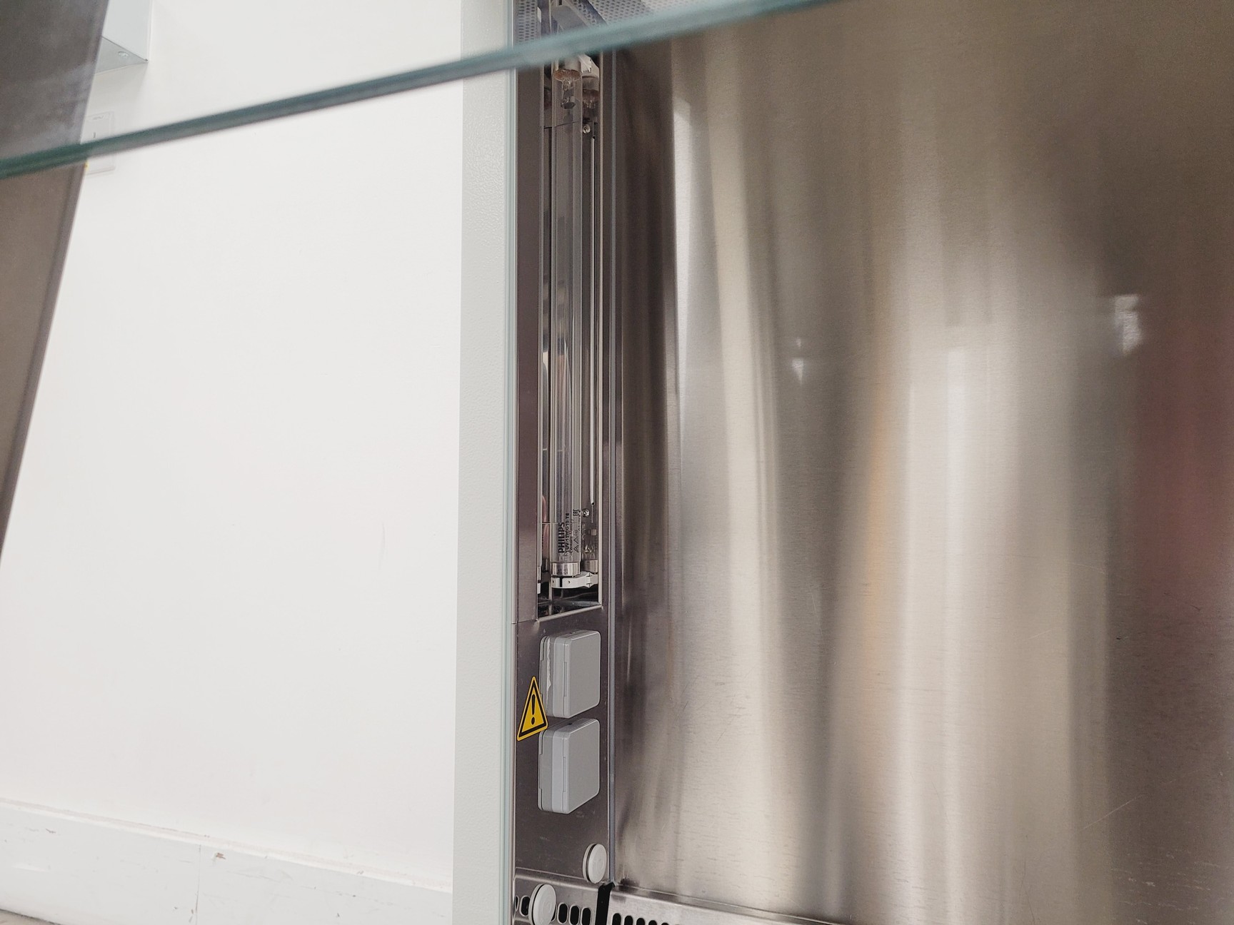 Image of Thermo Scientific Safe 2020 Model 1.2 Class 2 Biological Safety Cabinet w/ Stand