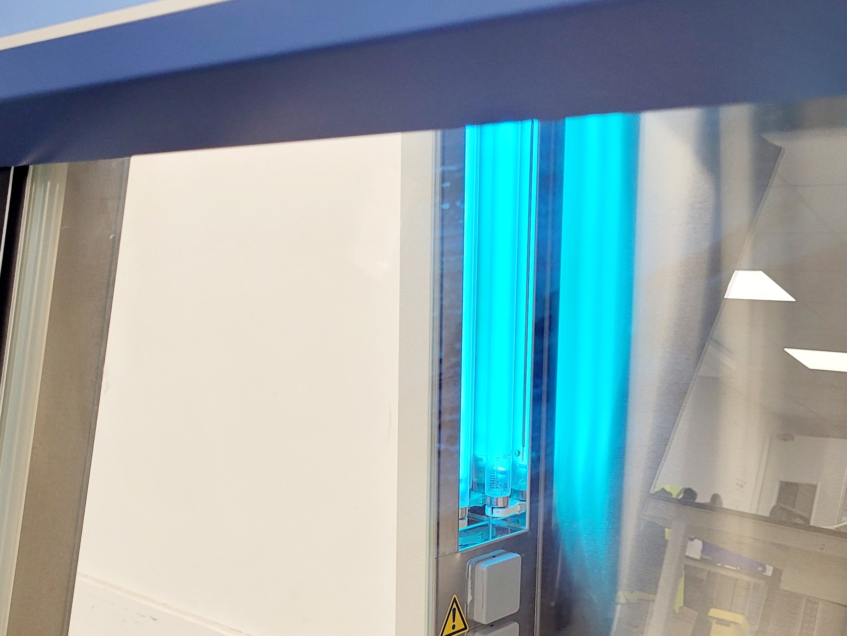 Image of Thermo Scientific Safe 2020 Model 1.2 Class 2 Biological Safety Cabinet w/ Stand