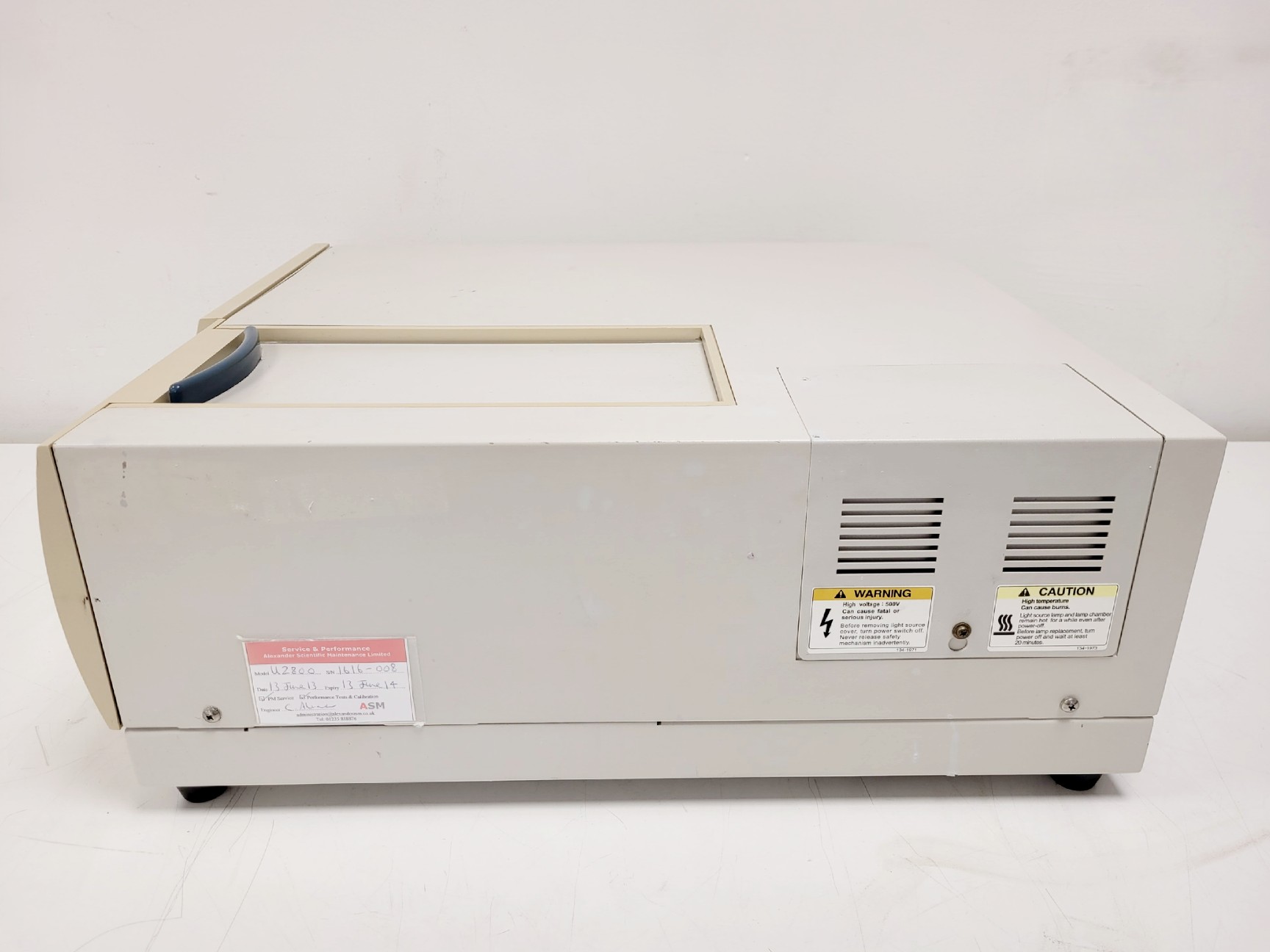 Image of Hitachi U-2800 UV/VIS Spectrophotometer Lab