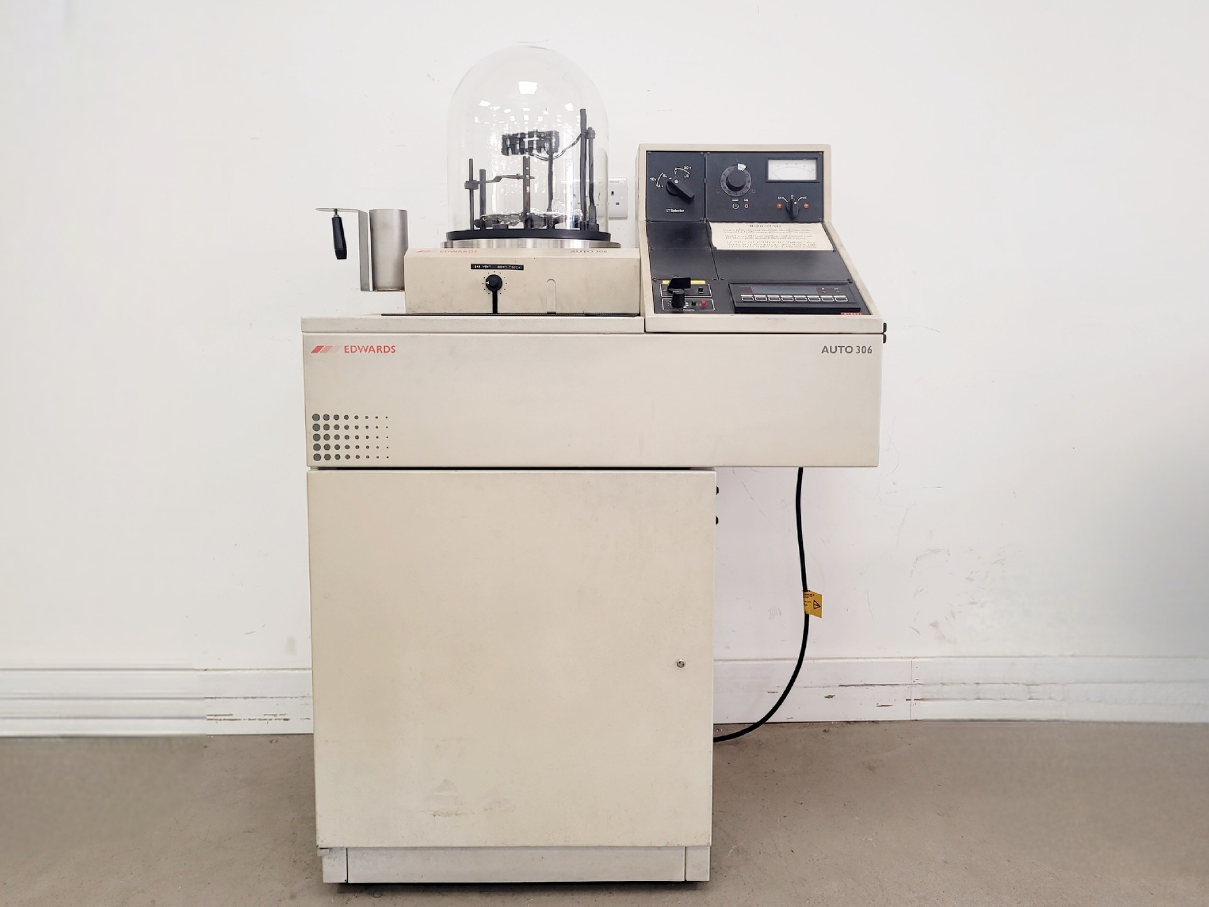 Image of Edwards Auto 306 Thermal Evaporator Coating System Lab