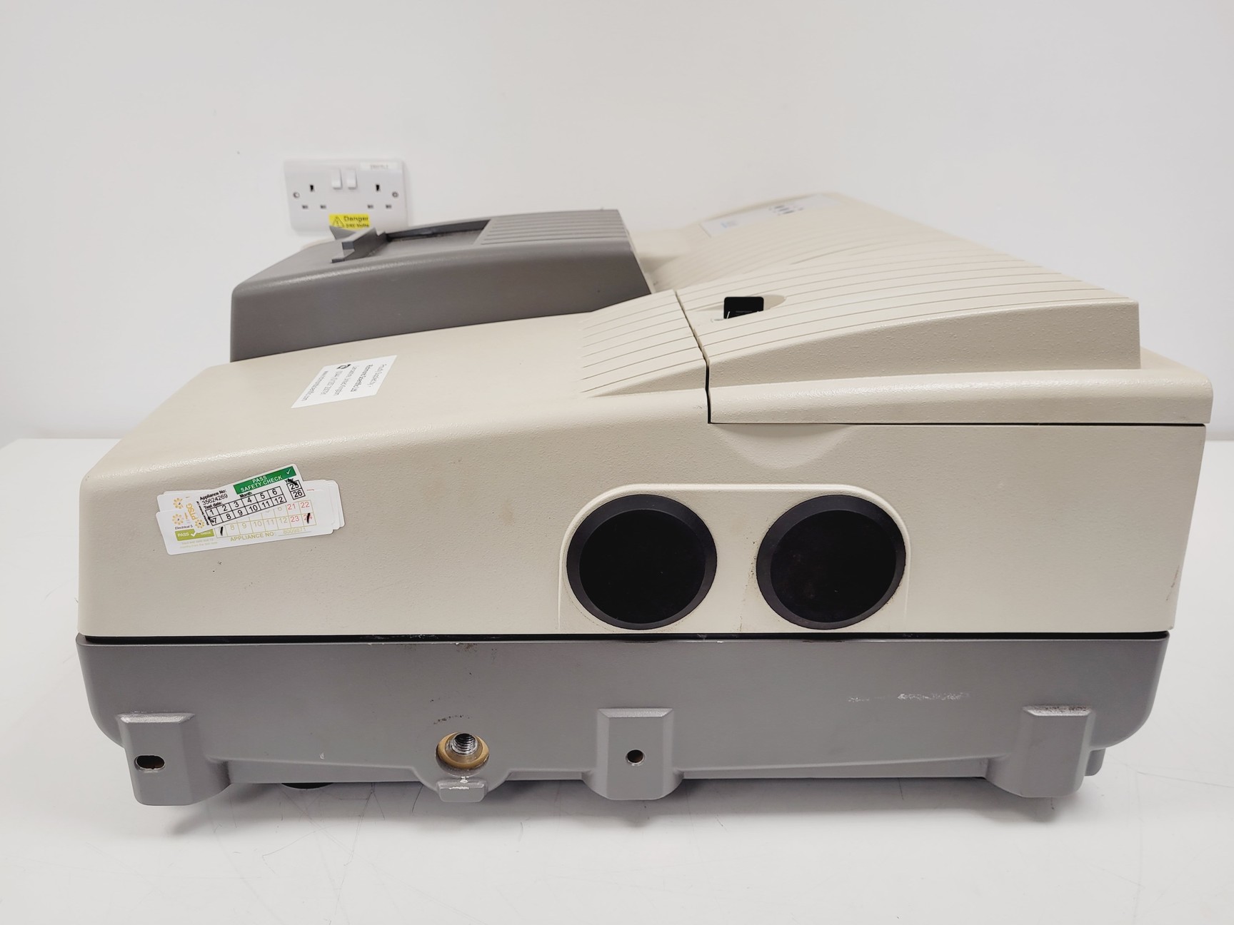 Image of Nicolet Nexus FT-IR Spectrometer w/ PC & Omnic Version 5.2a Software Lab